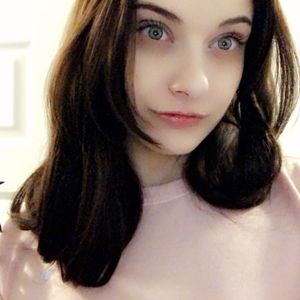 Meet your Posher, Dominique